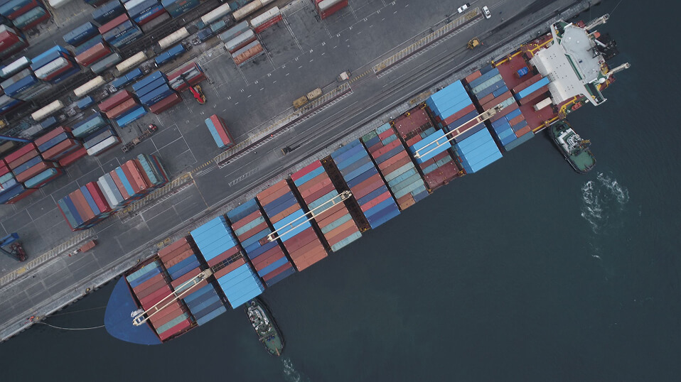 Судно FESCO<br class="only-desktop"> во Владивостокском морском торговом порту