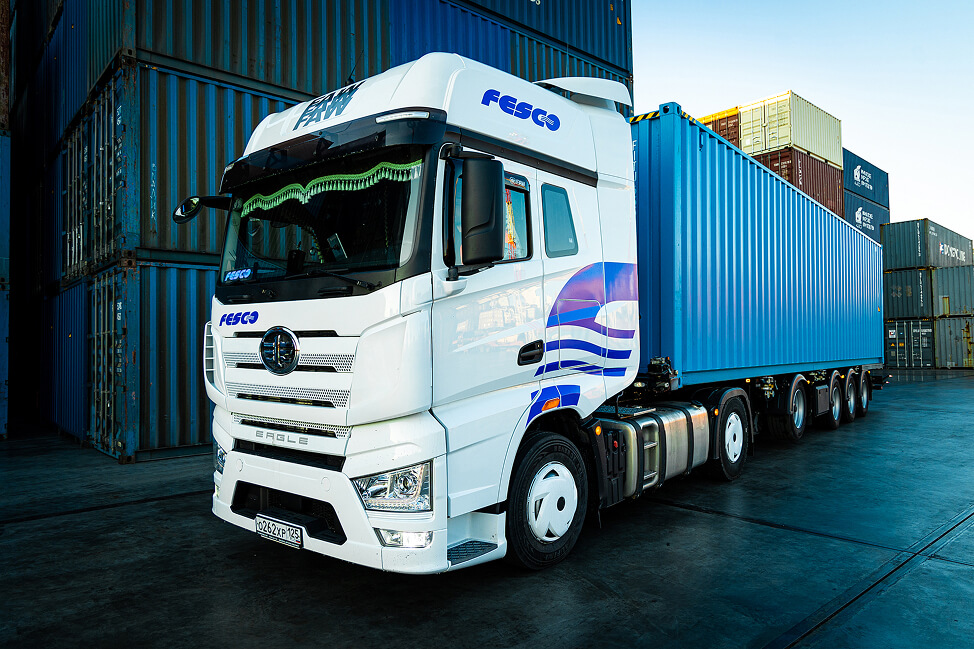 Тягач «ФЕСКО Транс»<br class="only-desktop"> во Владивостокском морском торговом порту
