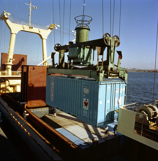Погрузка контейнера FESCO в японском порту,<br class="only-desktop"> 1980-е годы