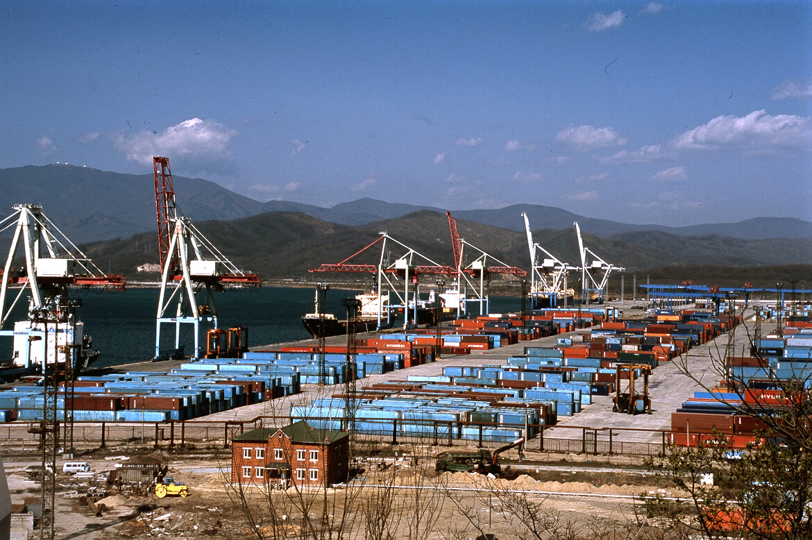 Контейнеры FESCO в порту Находка,<br class="only-desktop"> 1990-е годы