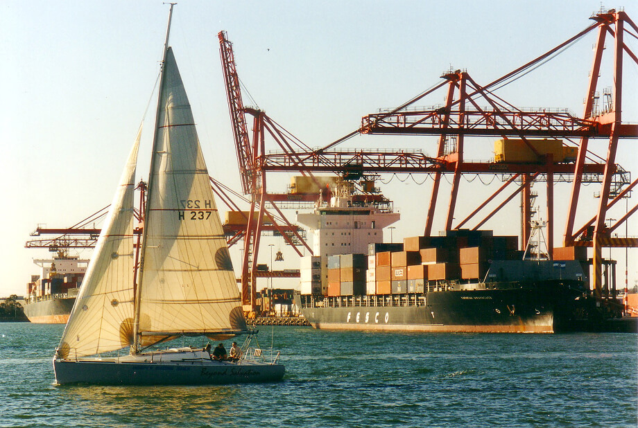 Погрузка контейнеровоза «Капитан Афанасьев»